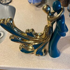 Romantic couple figures. Gorgeous ceramic Lovers Embrace. approx 10 x 10.5